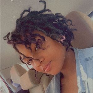 Meet your Posher, Olivia